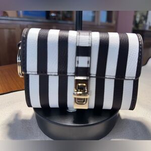 🖤 Henri Bendel Signature Centennial Stripe Compact Wallet – Like New!